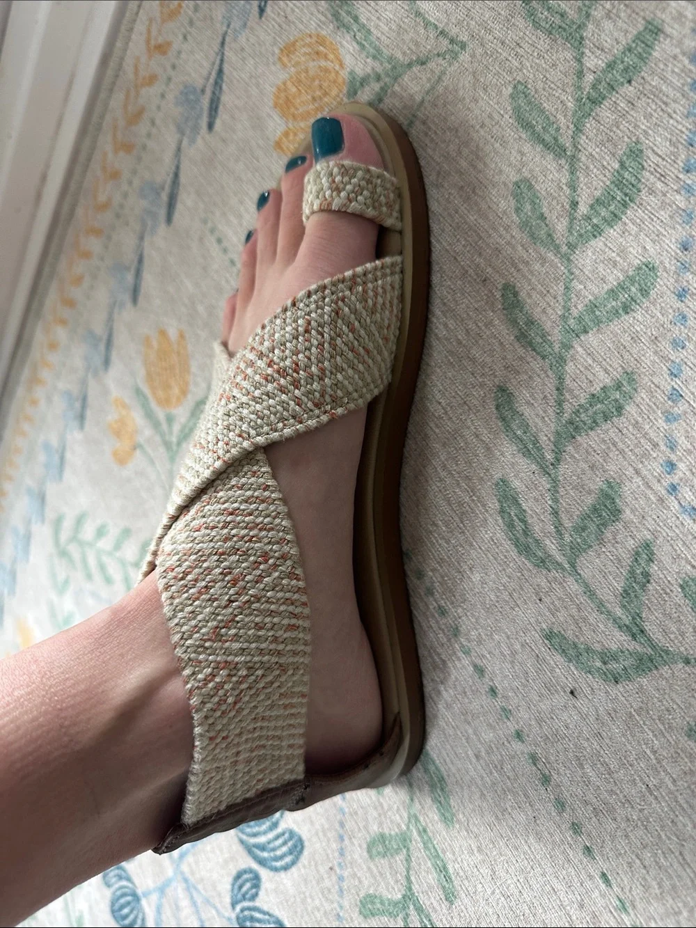 Sanuk Beige Woven Crisscross Sandals with toe loop
